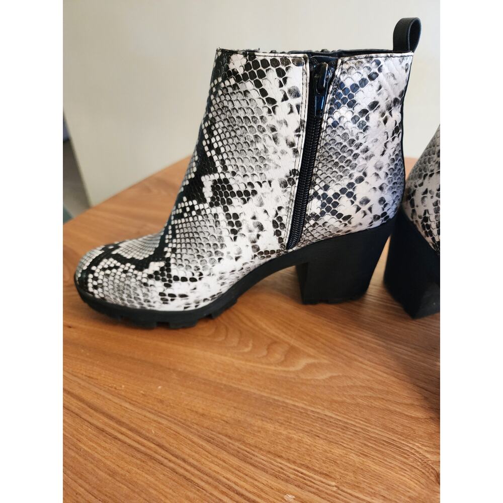 MIX NO. 6 Black and White Faux Snakeskin Zip Up Bootie- 8.5M